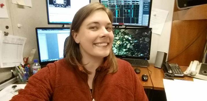 Dawna Roederer, BS ’09, is pictured at a workstation on an oil rig in Prudhoe Bay, Alaska, one of the several locations across the nation where she has worked as a wellsite geologist and geosteering consultant.