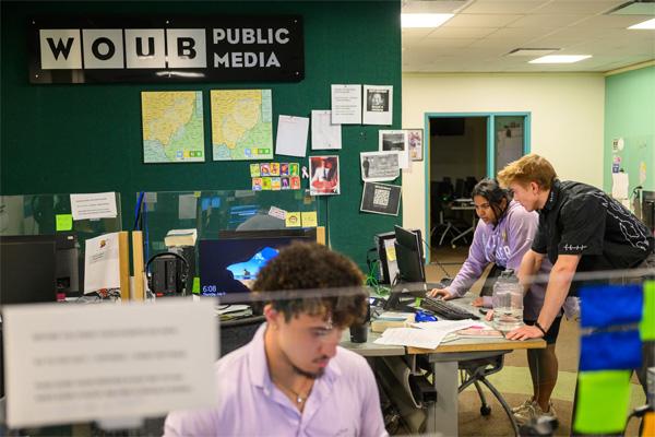 Students work in the WOUB office