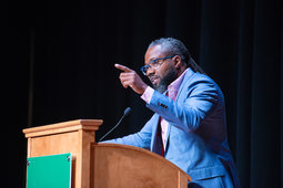 Al Letson speaks about when it's right to walk away or talk through a tough conversation at his Challenging Dialogues lecture.