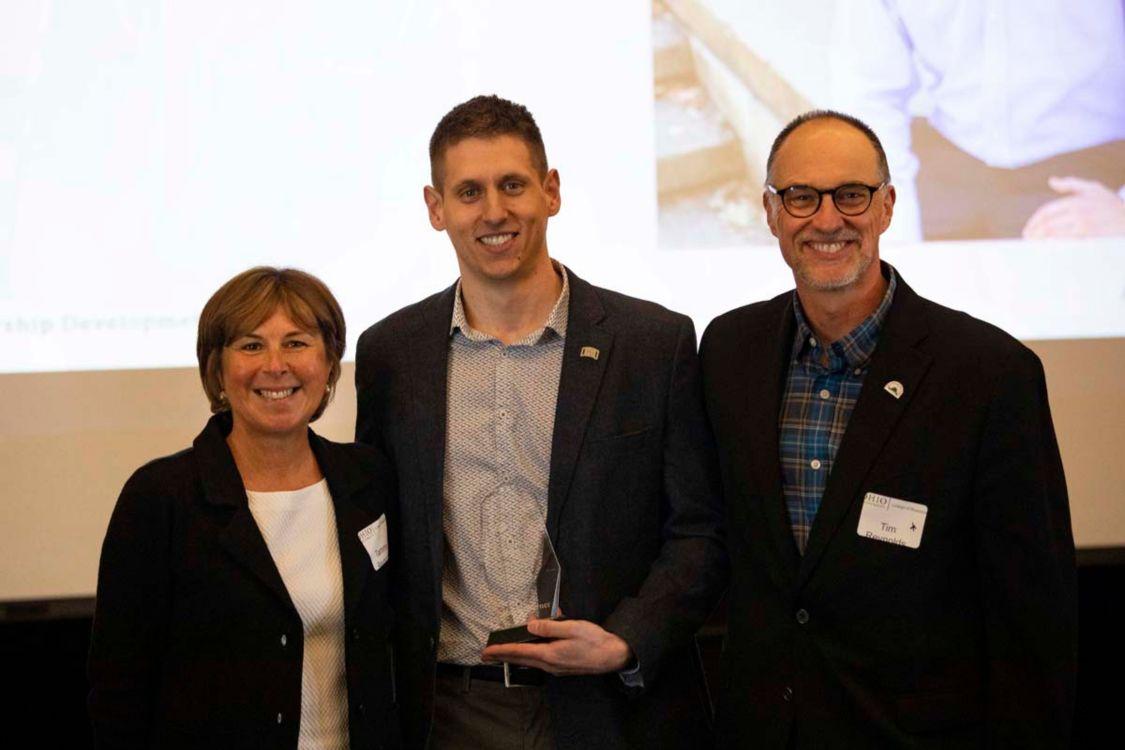 Kevin Warner receiving the Distinguished Alumni of the year Award from Tim and Tammy Reynolds