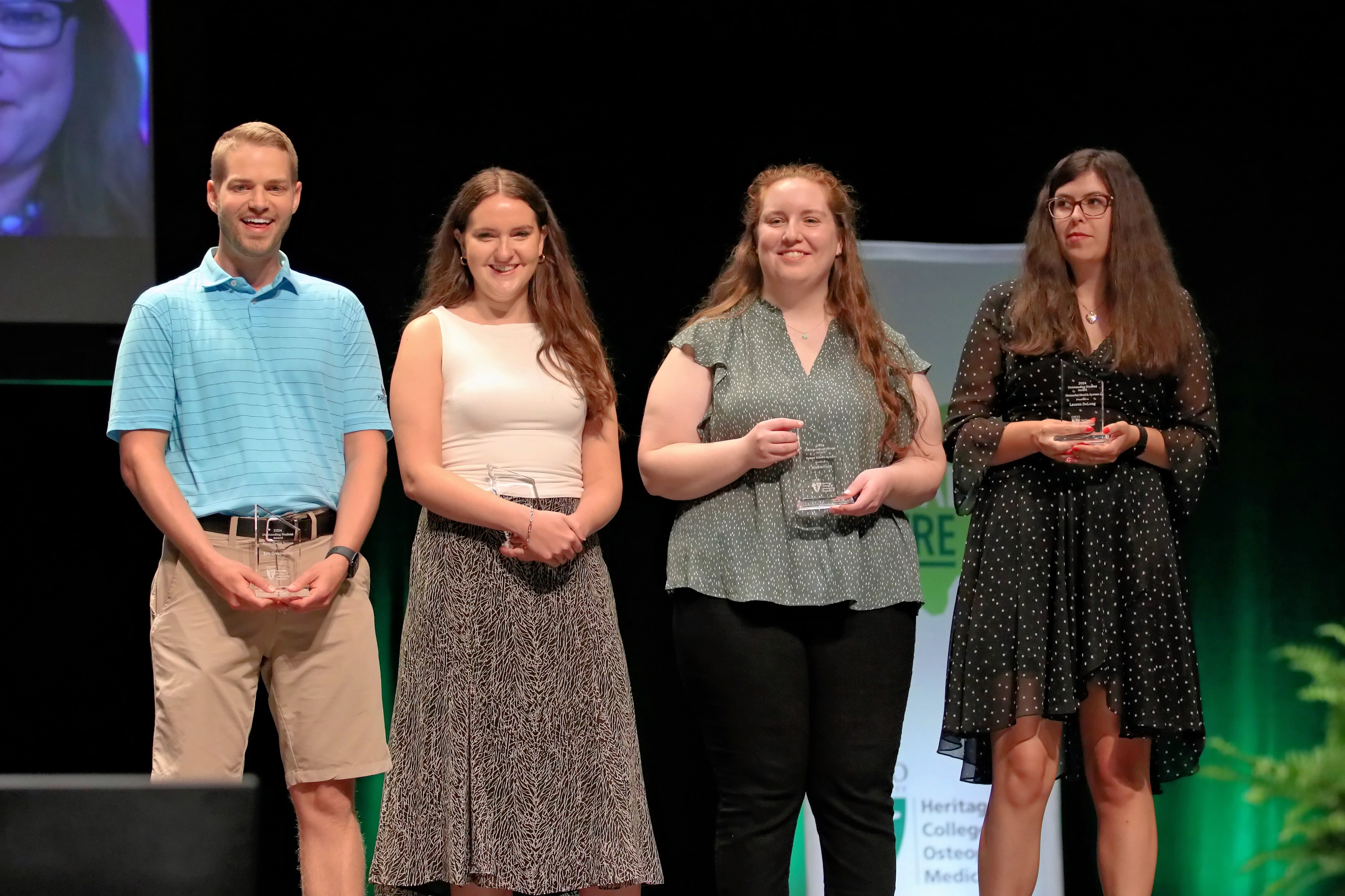 Students receive awards at HCOM awards ceremony