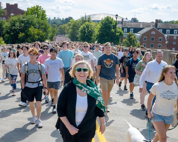 President Gonzalez marches up Richland Avenue with students.