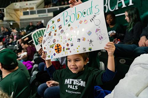 Henry, a five-year-old “Little Patton Pal,” attended The Patton Party at Ohio University’s men’s basketball game on Feb. 18, along with his 15-year-old brother, Malik, who is also a Patton Pal, and the Stevens Literacy Center Literacy Ambassadors, who helped Henry make his poster.