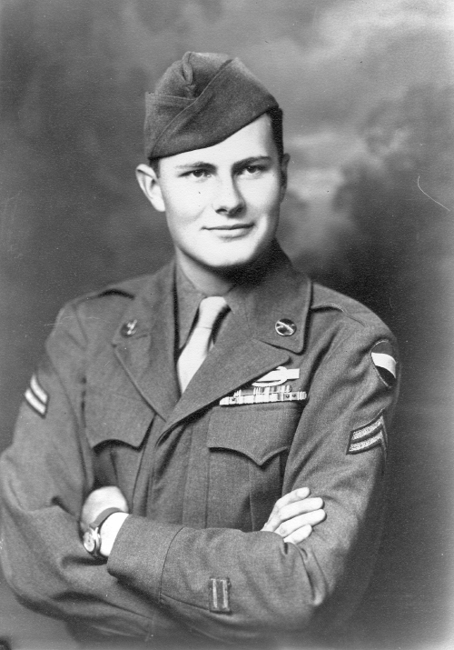 Gifford Doxsee, in uniform during World War II. Photo courtesy of Ohio University Libraries Digital Collections