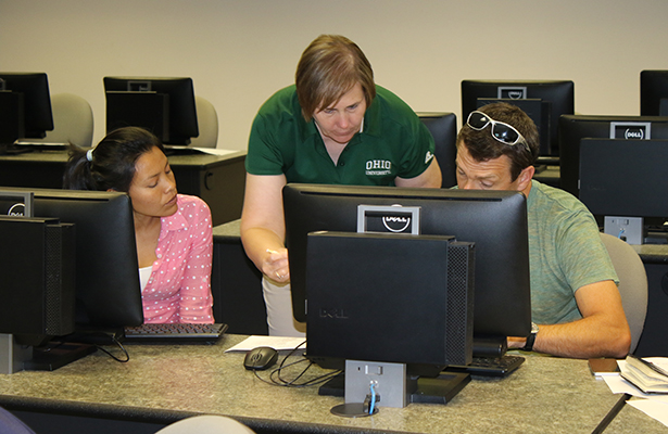 Beth Barnes, Academic Advisor, assists students with registering for fall 2018 classes during orientation