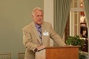 Larry Gates addresses the 2007 class of the Gates Foundation-Ross County Scholar’s Fund during an event held at Ohio University Chillicothe. 
