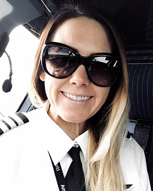 Ohio University aviation alumna Justine Bowes, BSA '07. Bowes is currently a first officer at American Airlines.