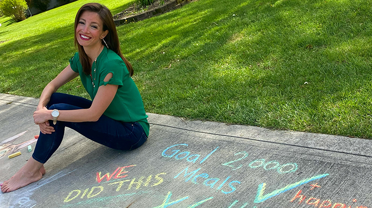 In the midst of the COVID-19 pandemic, Ohio University graduate Lyndale (Allison) Reisinger, BSC '09, MA' 12, discovered a new talent that presented her an opportunity to brighten people’s days while also raising funds for the Mid-Ohio Foodbank. 