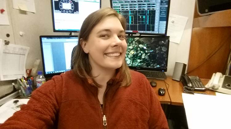 Dawna Roederer, BS ’09, is pictured at a workstation on an oil rig in Prudhoe Bay, Alaska, one of the several locations across the nation where she has worked as a wellsite geologist and geosteering consultant.