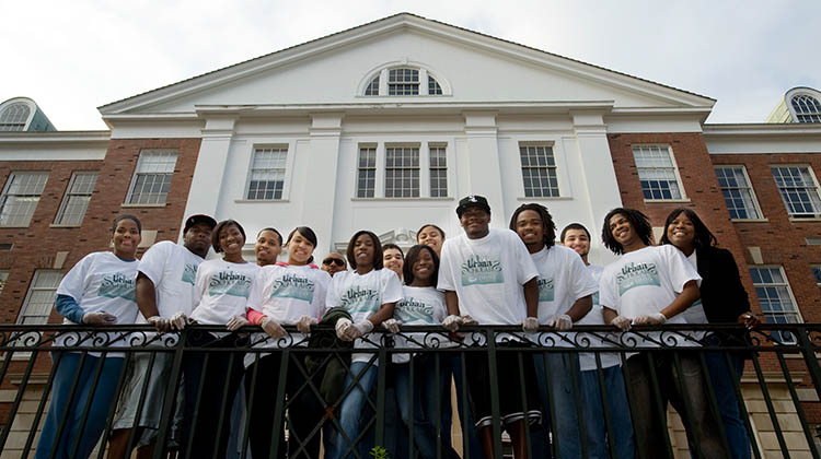 Urban Scholars perform community service