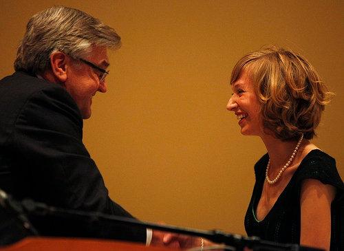 Emily Mullin accepts the E.W. Scripps School of Journalism’s 2010 Outstanding Senior in News Editorial Award from Dr. Tom Hodson, BSJ ’70, EMERT ’20.