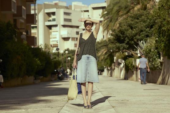 A still from a film by Danilo Serbedzija showing an actor standing in the middle of a sidewalk