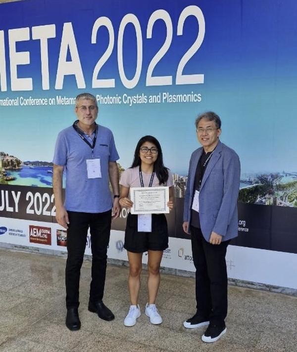 Eva Yazmin Santiago Santos at the Award ceremony in Torremolinos with conference organizers.