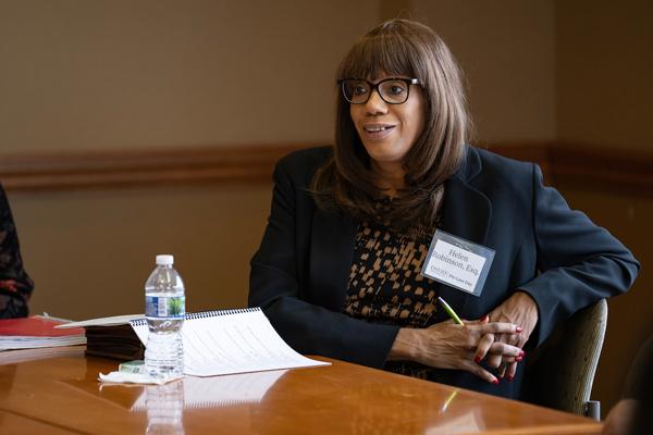 Alumna Helen Robinson '84 talks with students.