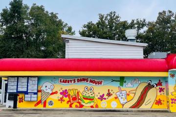 Larry's Dawg House mural