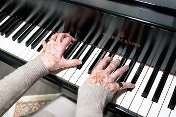 hands playing a piano