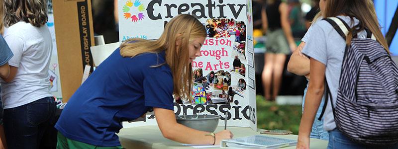 Student signing up for an organization