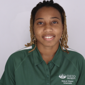 Amari in a dark green Bobcat Student Orientation shirt, smiling at the camera.