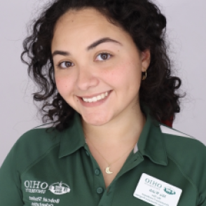 Mia in a dark green Bobcat Student Orientation shirt, smiling at the camera.