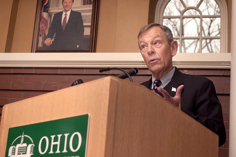 Sen. George Voinovich behind podium speaking at the Voinovich School